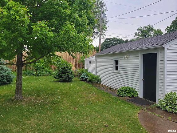 2nd image of 2322 4th St #A