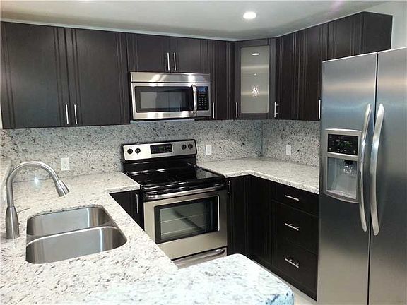 5th image of 20500 W Country Club Dr APT 504