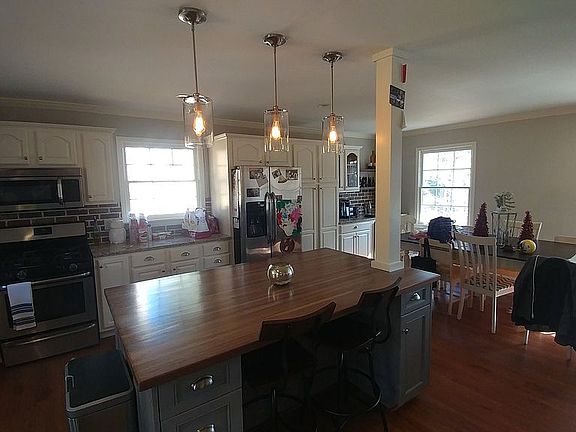 3rd image of 2431 Gawain Dr