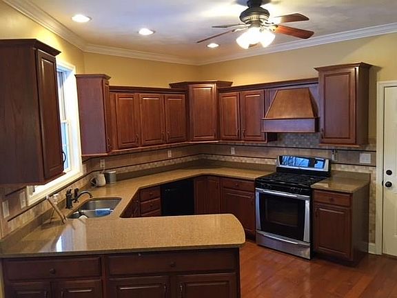 2nd image of 713 Janwood Dr
