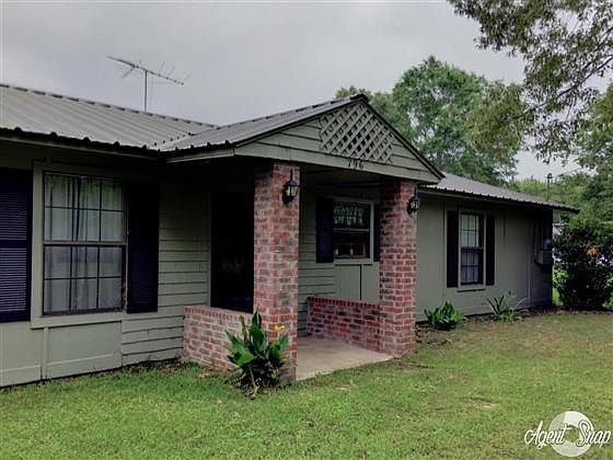 1st image of 796 Woodlake Dr