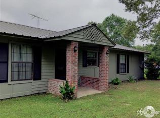 796 Woodlake Dr, Converse, LA 71419