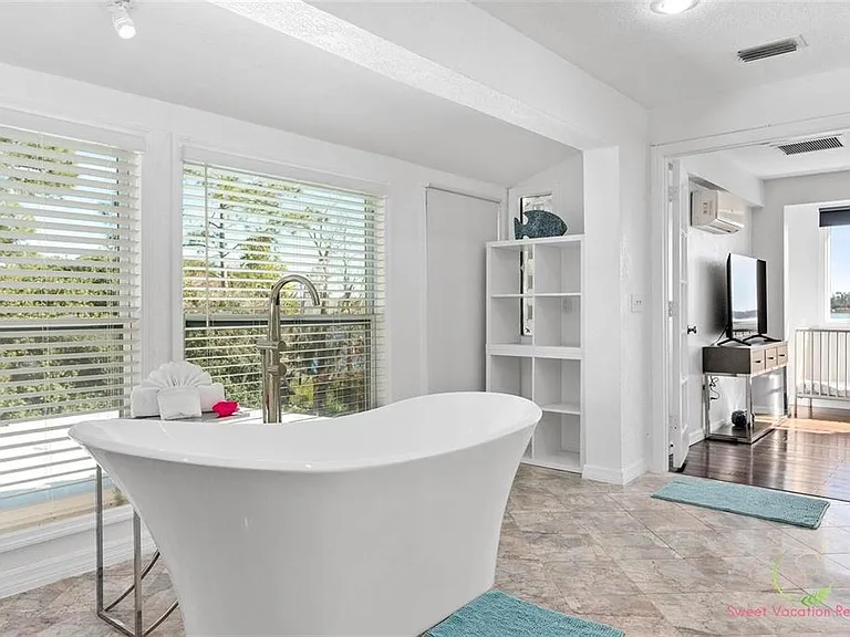 14182 Lake Mary Jane Rd — Photo 31