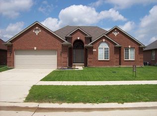21367 Sienna Dr, Macomb, MI 48044