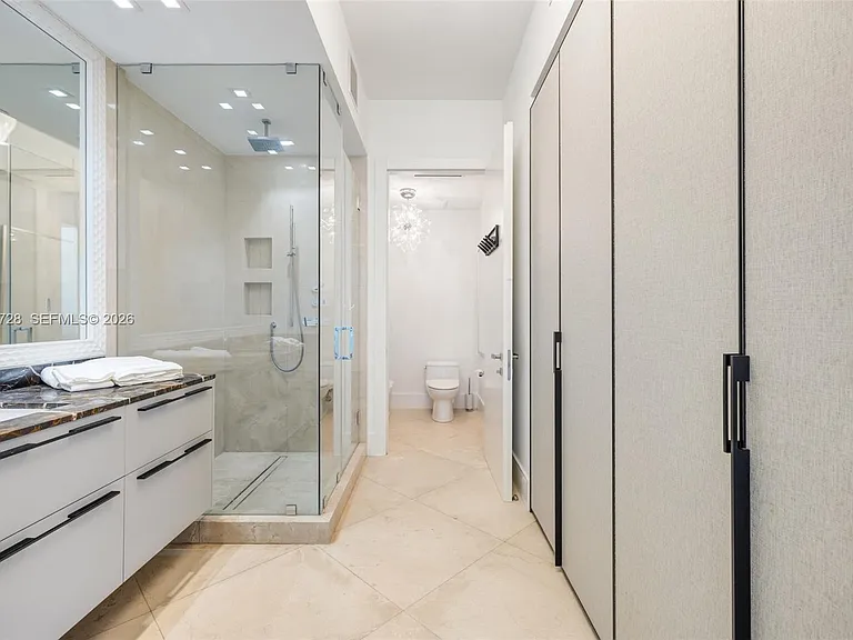 50 S Pointe Dr #903 — Photo 21