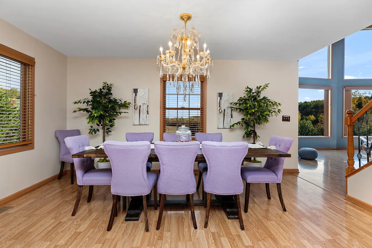 5 bed, $4,884 — Photo 2