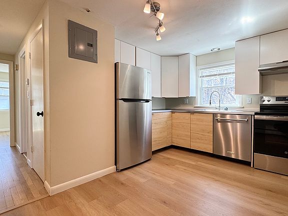 4th image of 25 Mullin Ave APT 1