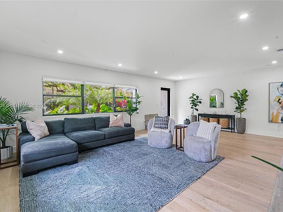 5th image of 6815 Trionfo St