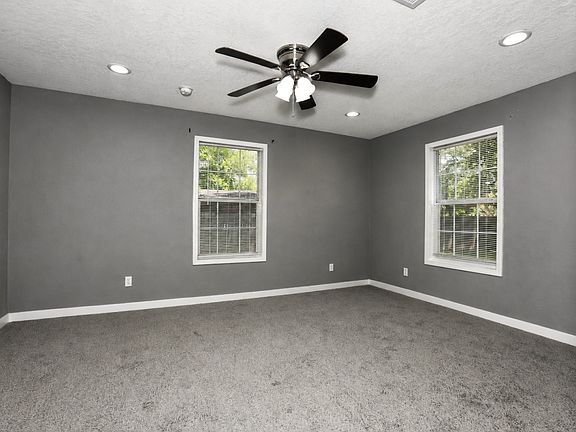 5th image of 207 Jasmine St