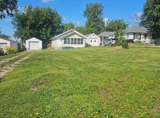 1325 Maplewood Dr NE, Cedar Rapids, IA 52402