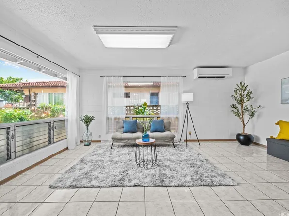 94-860 Kuhaulua St, Waipahu, HI 96797