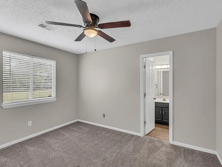 810 N Willie St — Photo 13