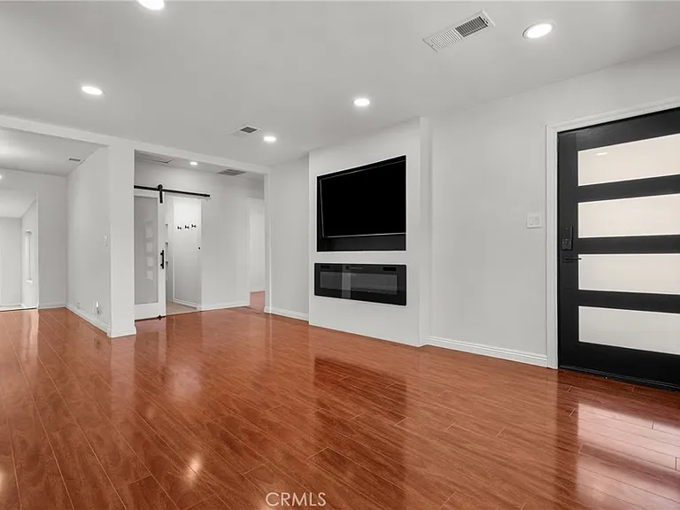 17337 Emelita St — Photo 7