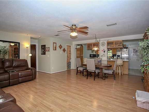4th image of 206 S Aurora Dr