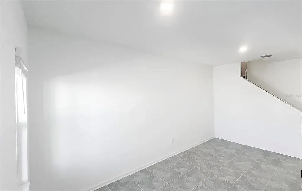 3 bed, 2.5 bath, 1689 sqft, $1,800 — Photo 4