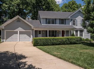 704 Woodridge Heights Ct, Ballwin, MO