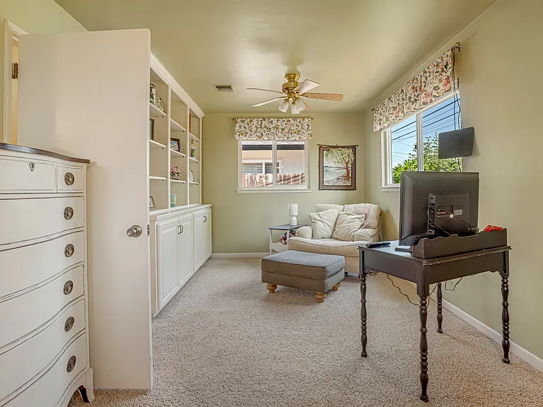2545 Dewitt Ave — Photo 4