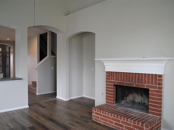 3rd image of 755 Geary Dr