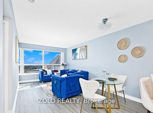 36 Lee Centre Dr #2708, Toronto, ON M1H 3K2