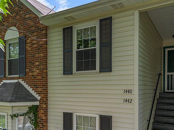 4th image of 1440 Surrey Ln
