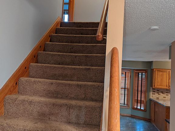 4th image of 15205 Foster St
