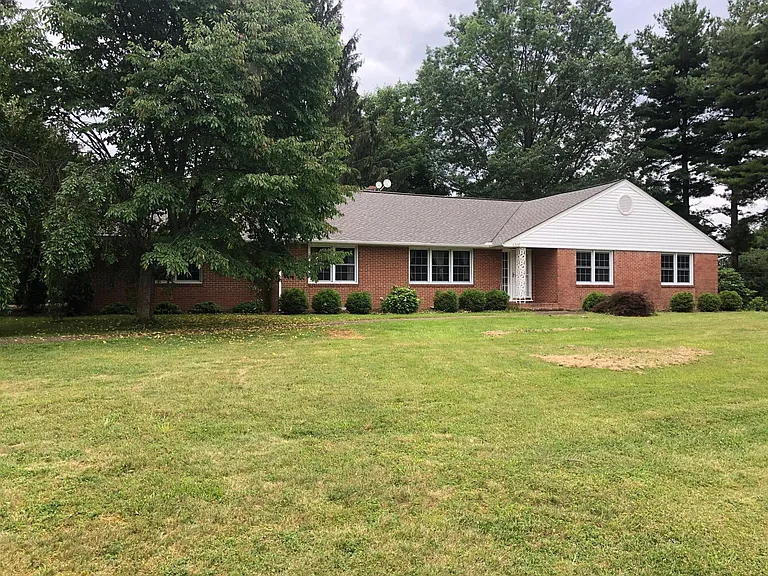 1303 Glade Rd — Photo 1