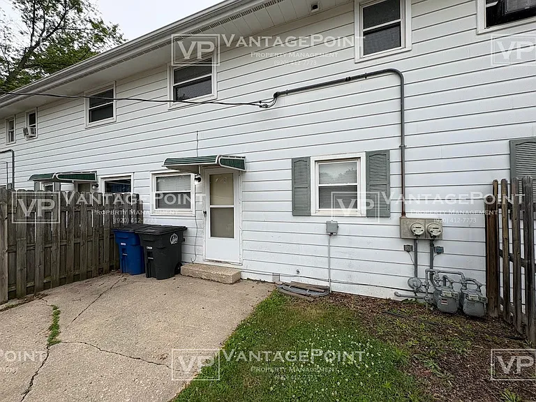 2113 Carstensen Ln — Photo 17