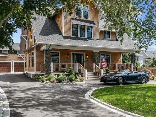 14 Kay Blvd, Middletown, RI 02842