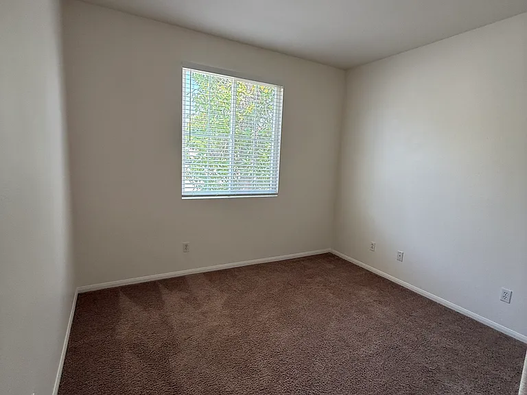 556 Rocking Horse Dr — Photo 18