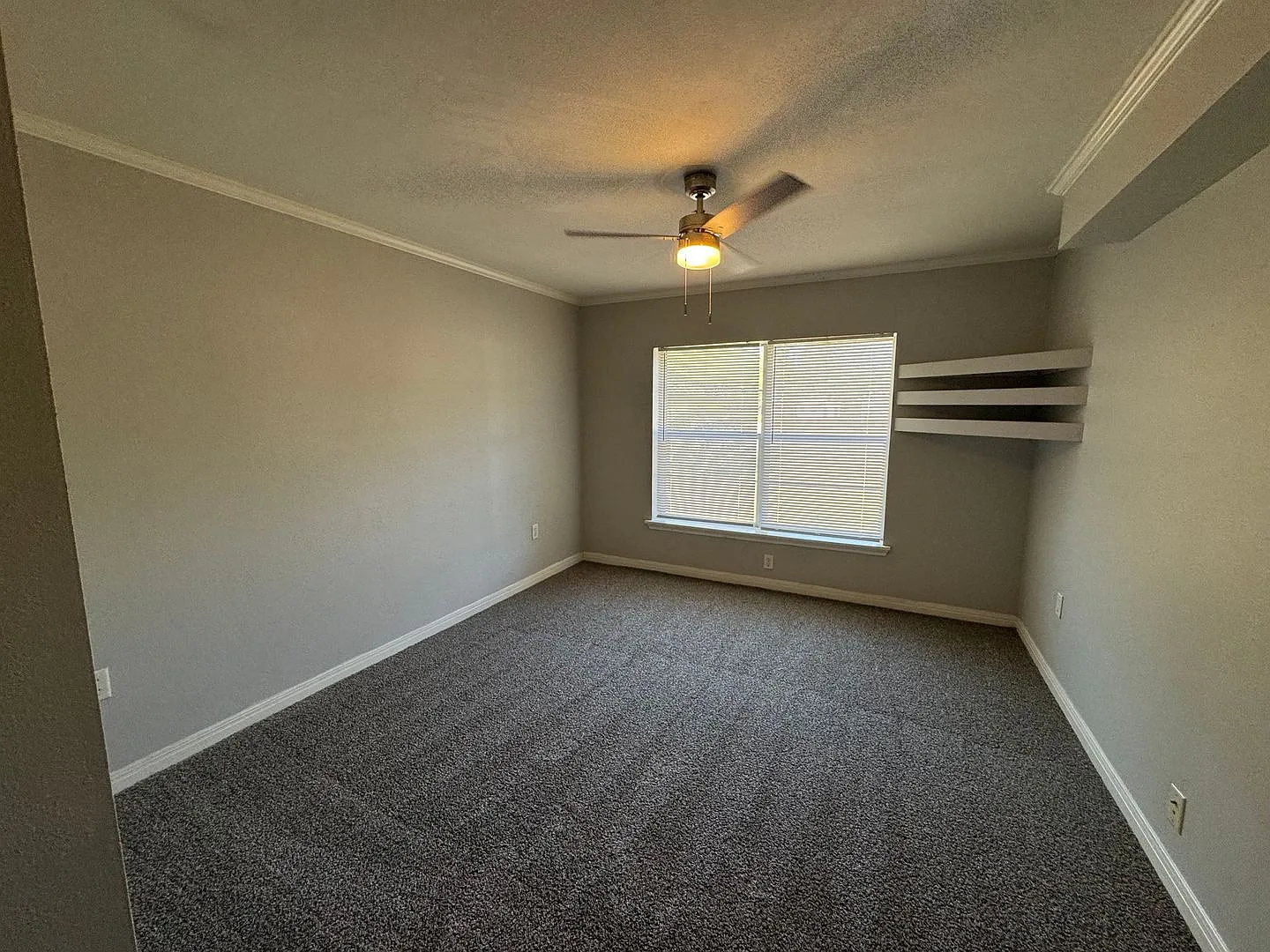 Updated Corner Lot W/ Garage Apartment — Photo 3