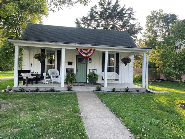 510 S 5th St, Marshall, IL 62441