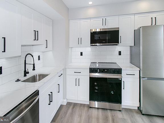 2nd image of 1279 Bond St