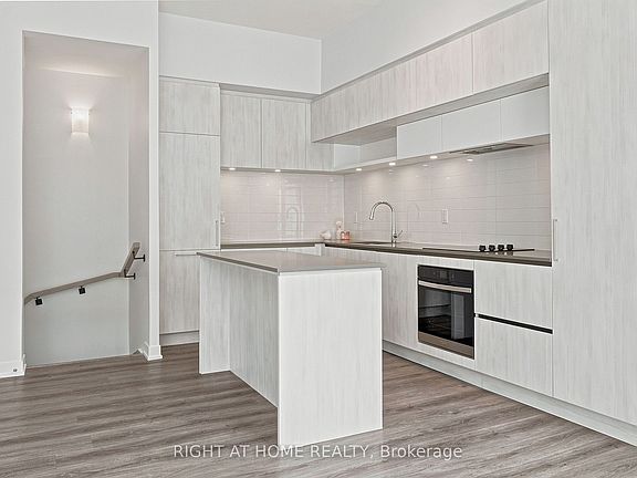 5th image of 2 Steckley House Ln #907