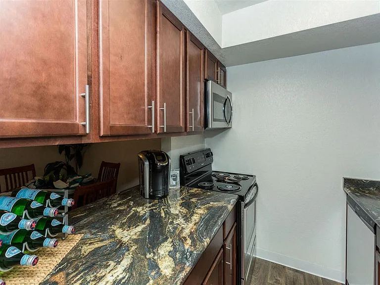 Butterfield Apartments — Photo 17