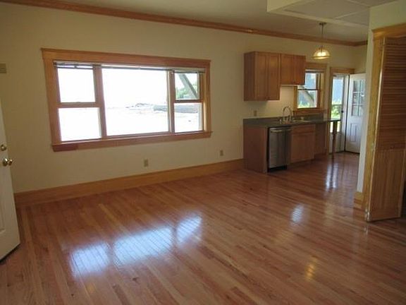 4th image of 16 Rocky Neck Ave #C
