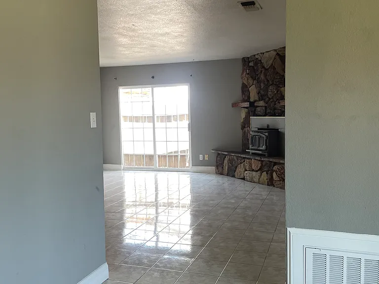 421 Cordelia St — Photo 3