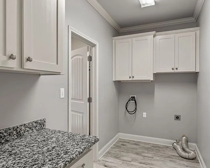 302 Oscar Cir — Photo 38
