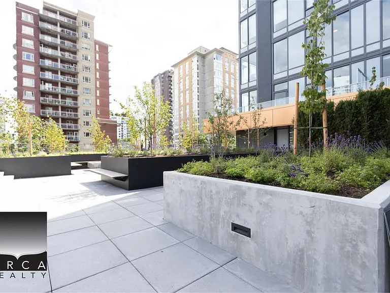 128 W 15th St #303 — Photo 32