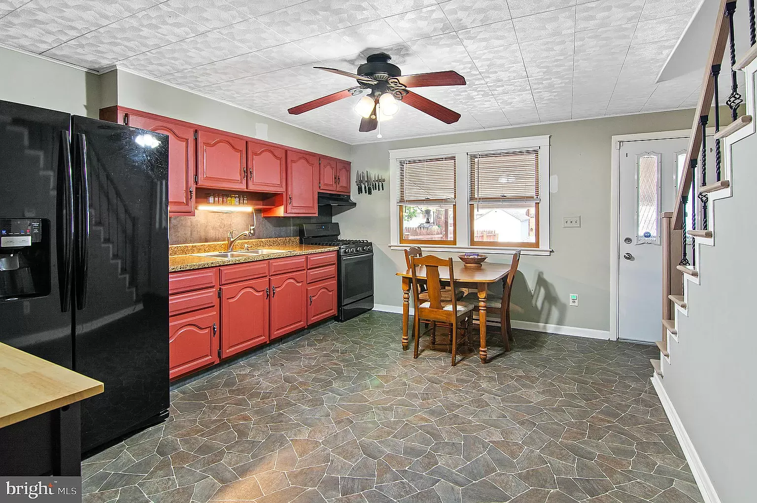 3 bed, 1716 sqft, $1,950 — Photo 4
