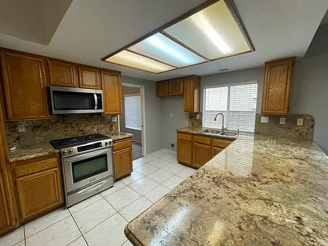 3393 Royal Ridge Rd — Photo 6