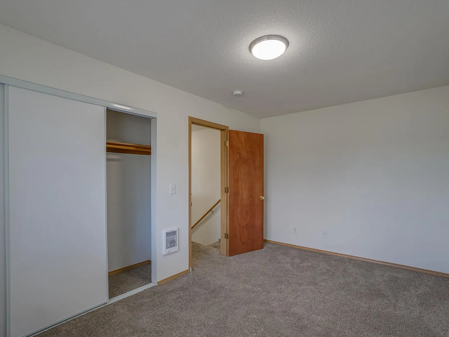 Beverly Rose Apartments — Photo 4