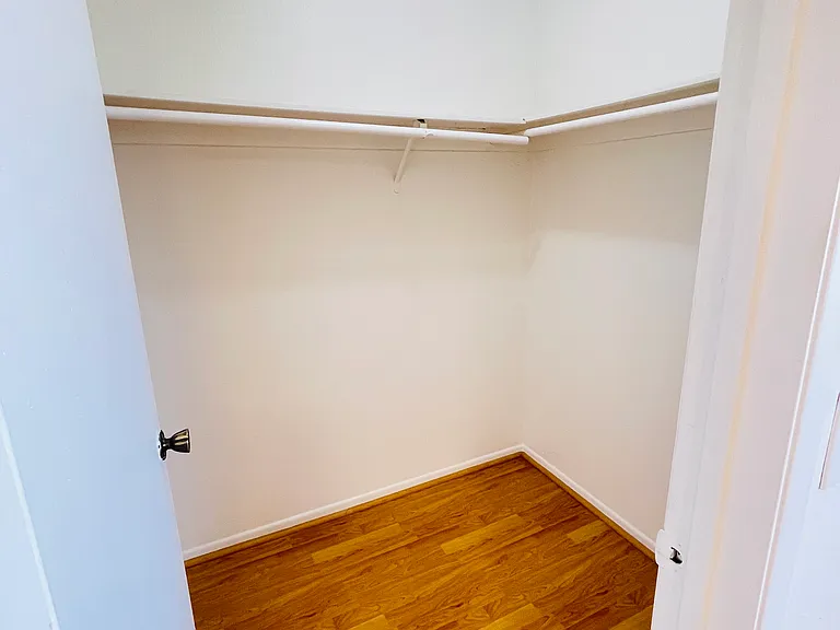 814 E Windsor Rd #208 — Photo 18