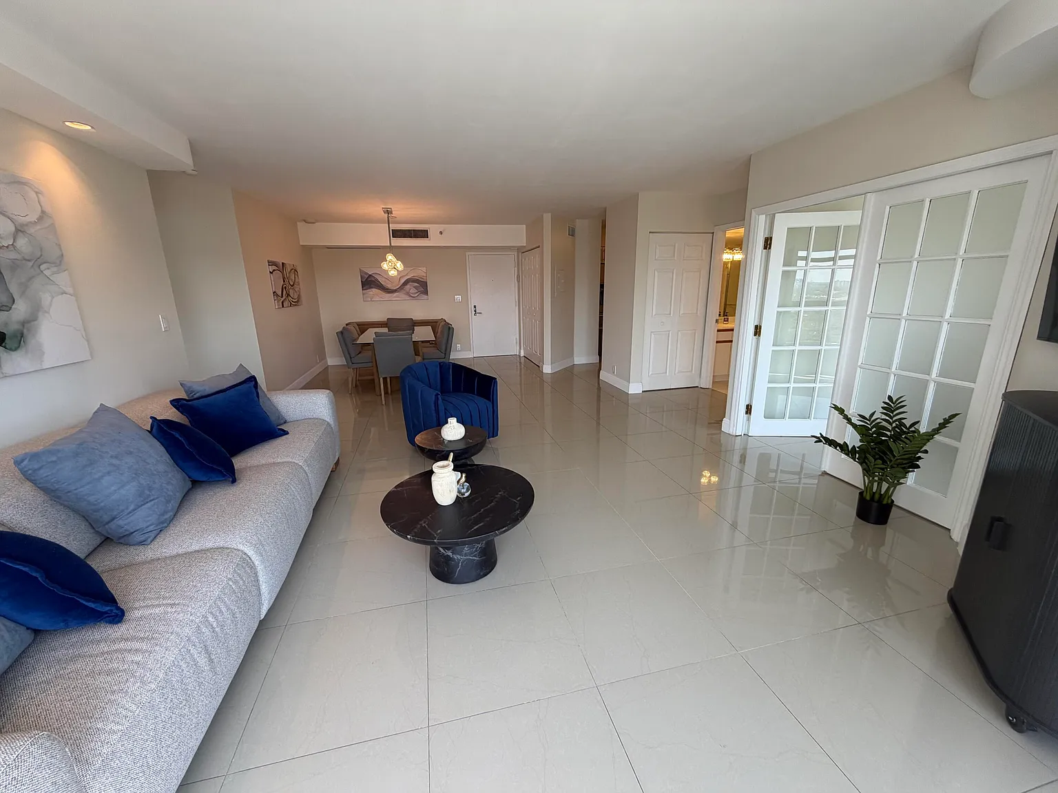 2 bed, 2.0 bath, 1091 sqft, $3,700 — Photo 3