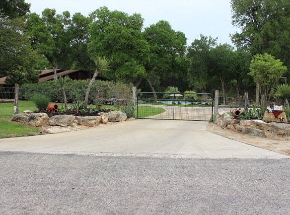 2nd image of 10971 Dedeke Dr