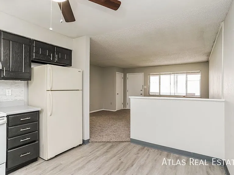 64 Newport Cir #4B — Photo 6