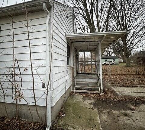3rd image of 1527 Robertson Ave