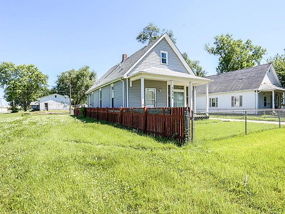 3rd image of 1424 D Ave