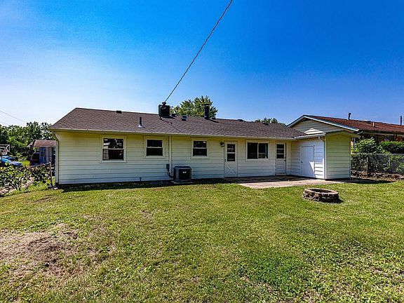 4th image of 25 Chamberlin Dr