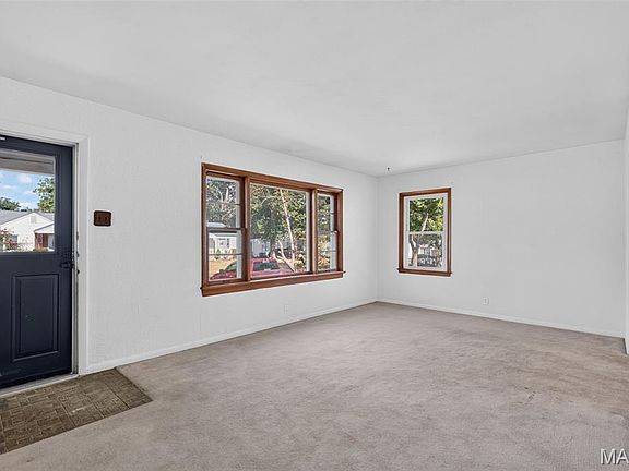 4th image of 9820 Meadow View Dr
