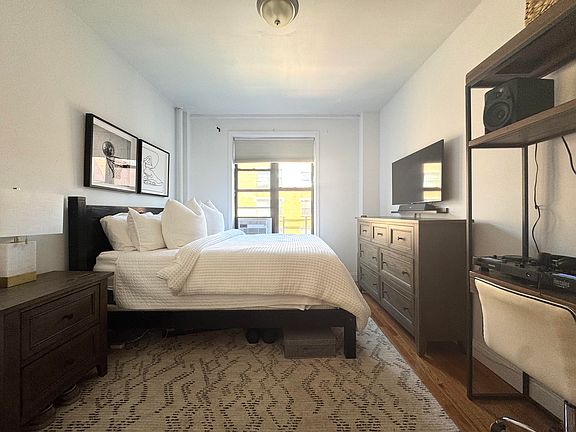 3rd image of 165 W 83rd St APT 64